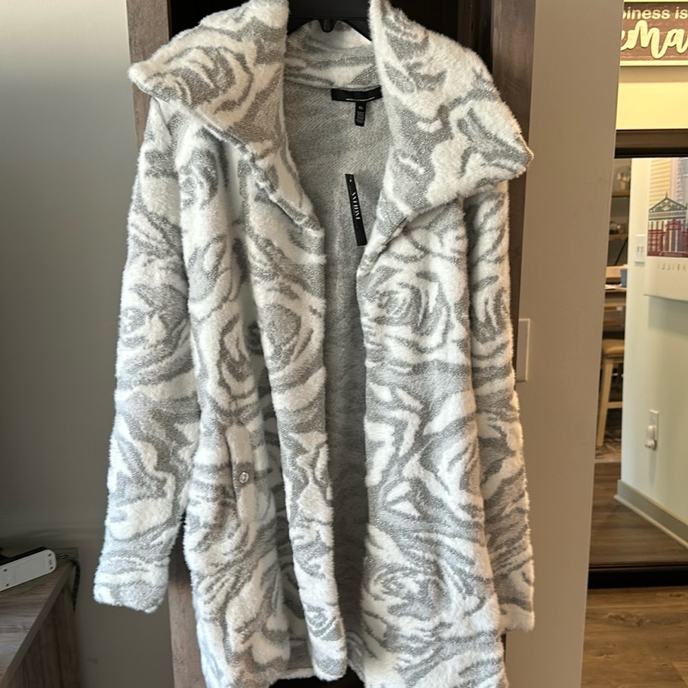 White House Black Market Gray and White Floral Textured Peacoat
